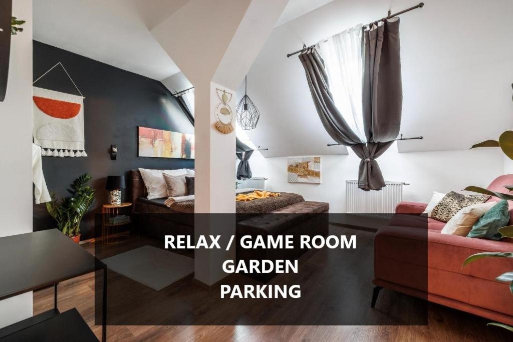 Lejlighed Spacious Flat & Parking Possibility, 3 Stops To Wenceslav Square