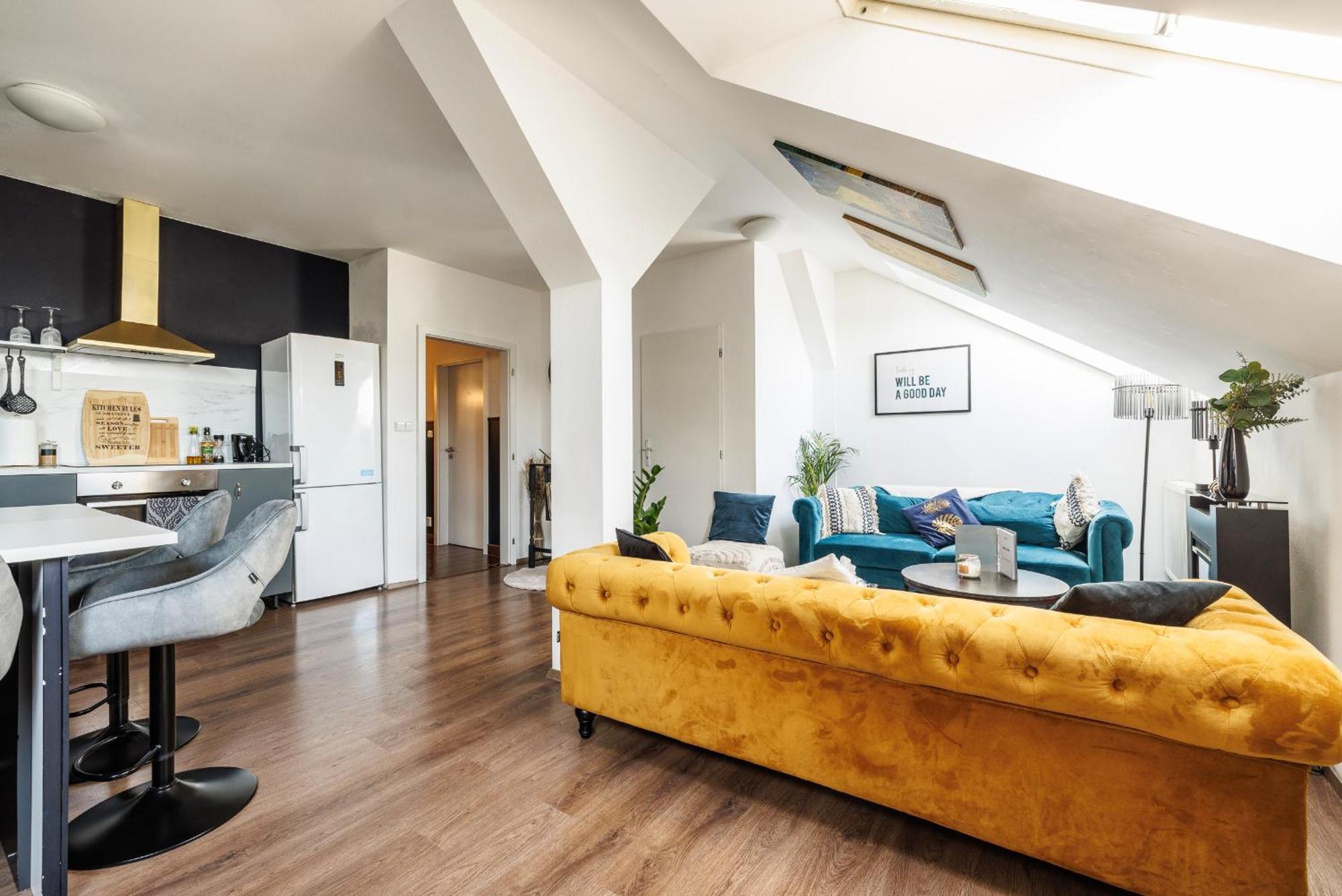 Spacious Flat & Parking Possibility, 3 Stops To Wenceslav Square Lejlighed *