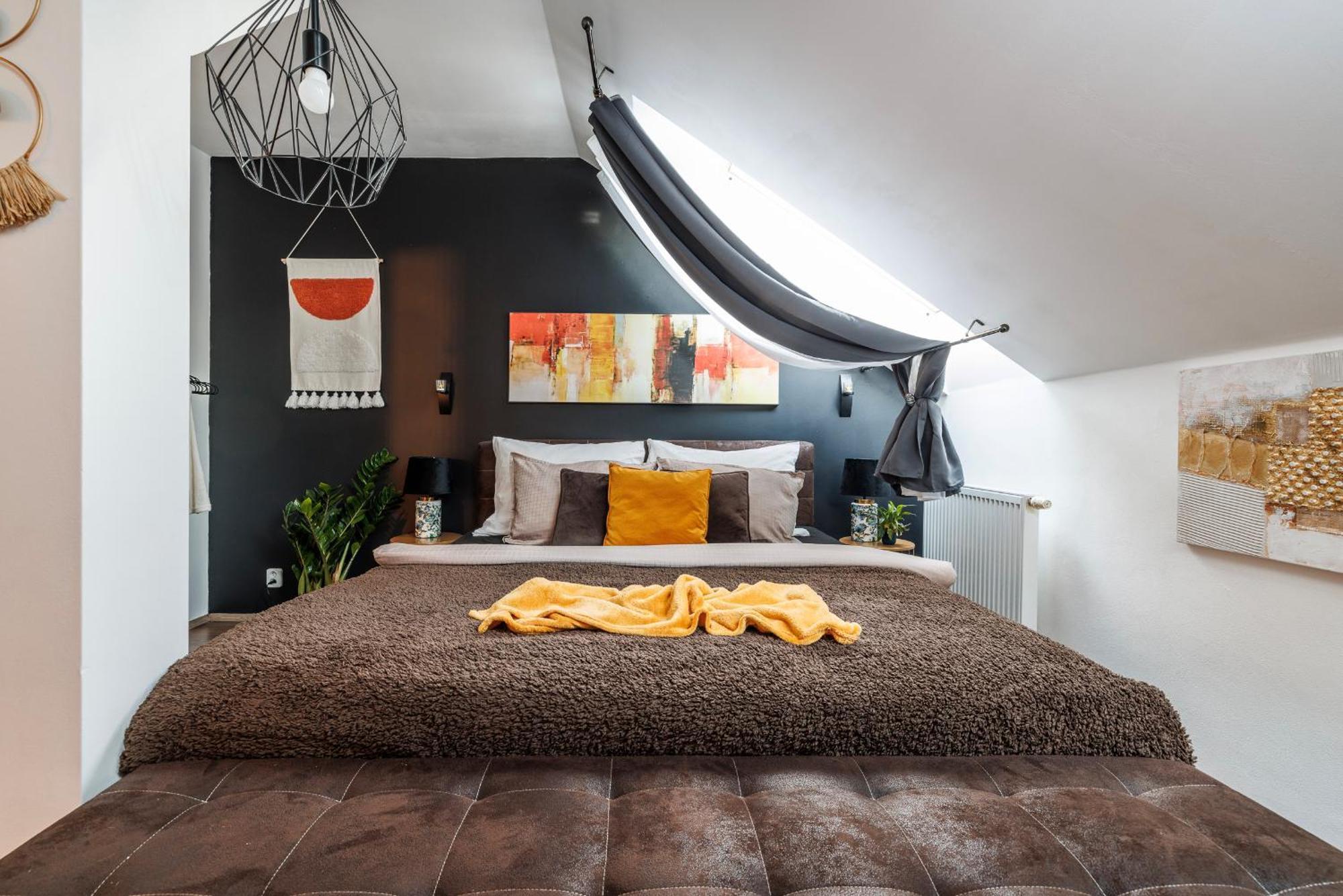 Lejlighed Spacious Flat & Parking Possibility, 3 Stops To Wenceslav Square *